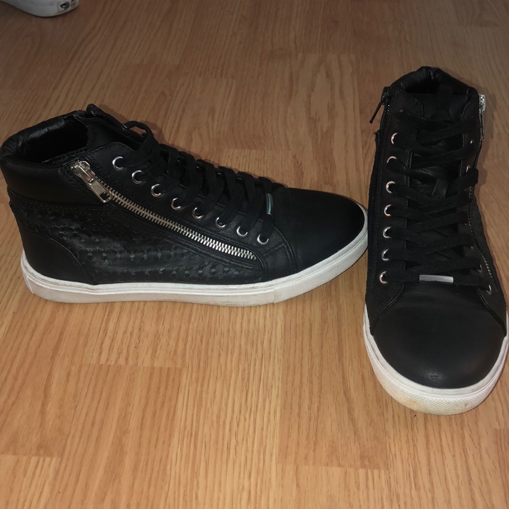 Steve Madden Black pleather high top sneakers